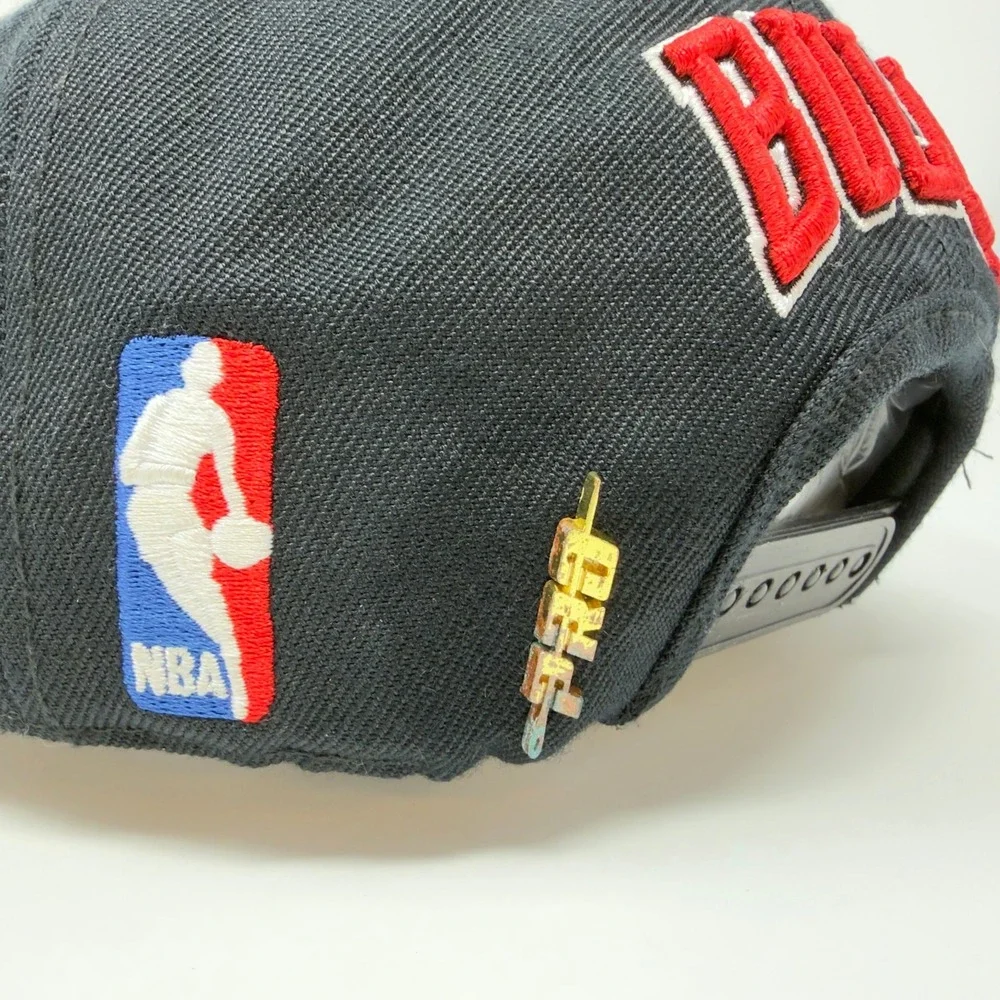 Pro Standard Chicago Bulls Snapback Hat Leather Brim Black Red - Picture 4 of 10